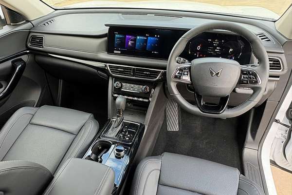 2025 Mahindra XUV700 AX7L MY25