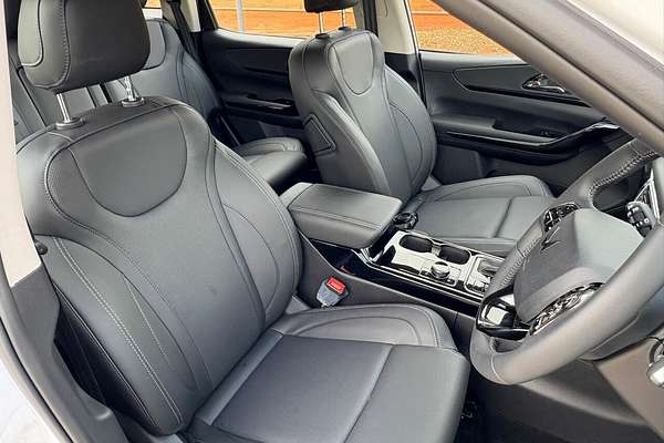 2025 Mahindra XUV700 AX7L MY25