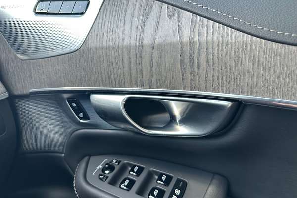 2023 Volvo XC90 Ultimate B6 Bright