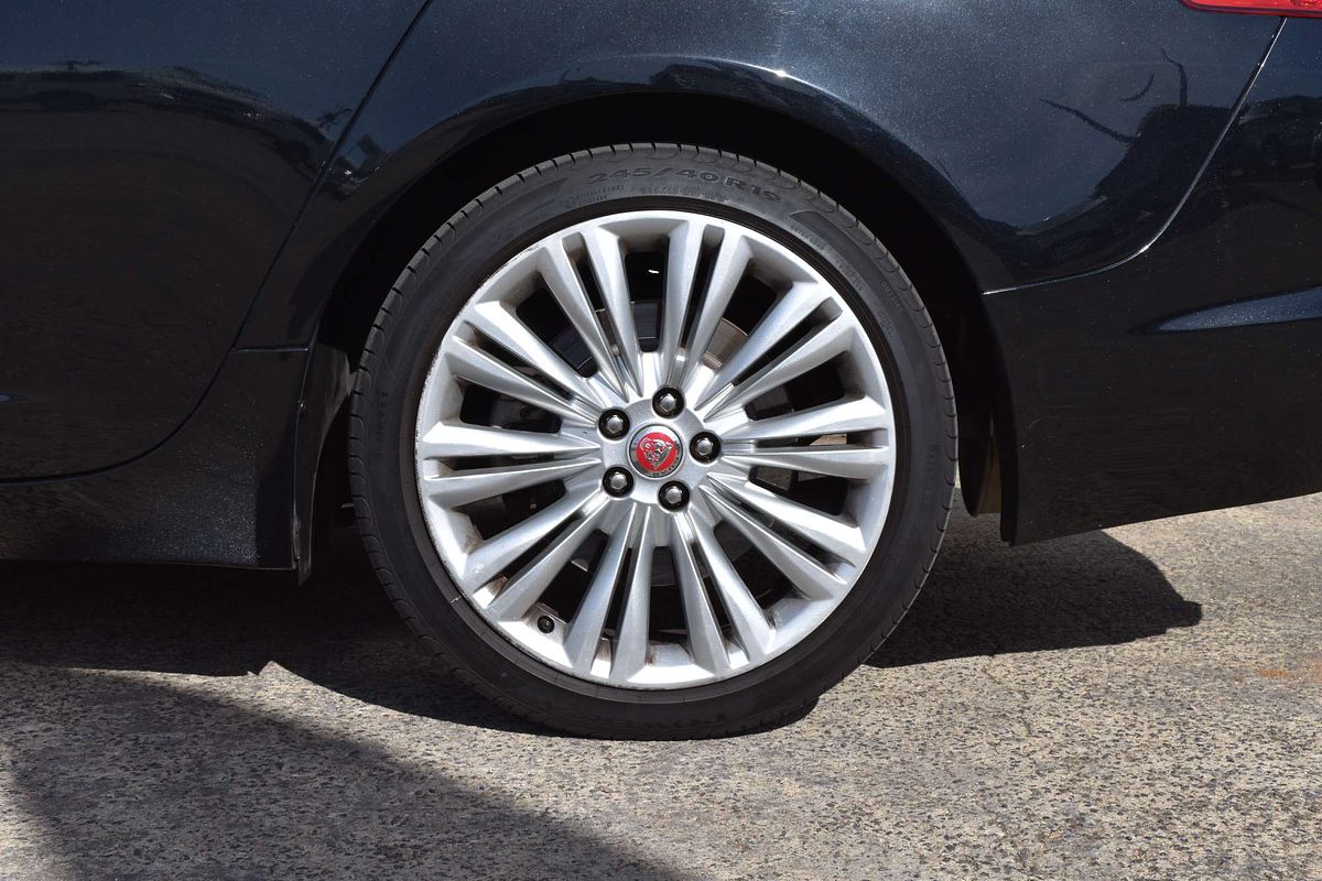 2014 Jaguar XF Premium Luxury X250