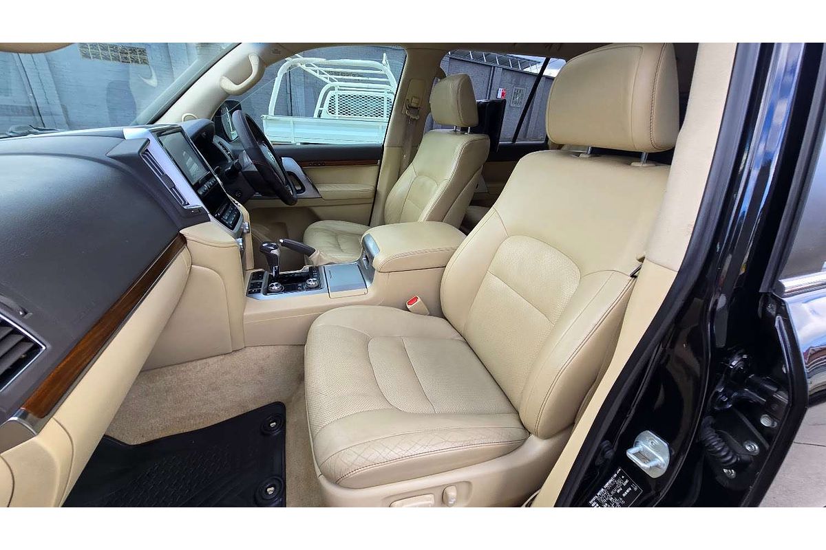 2016 Toyota Landcruiser Sahara VDJ200R