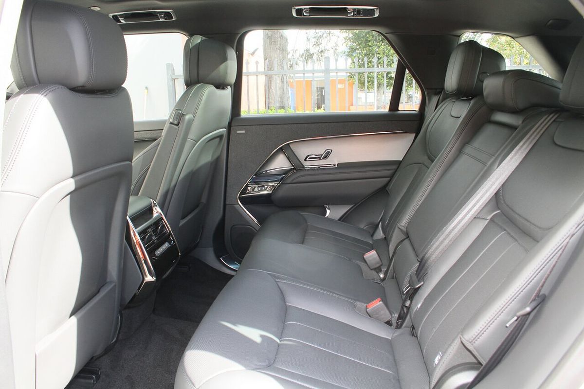 2025 Land Rover Range Rover Sport P360 Dynamic SE L461