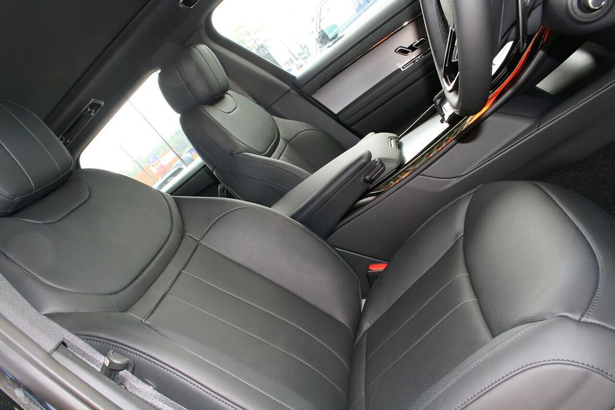 2025 Land Rover Range Rover Sport P360 Dynamic SE L461