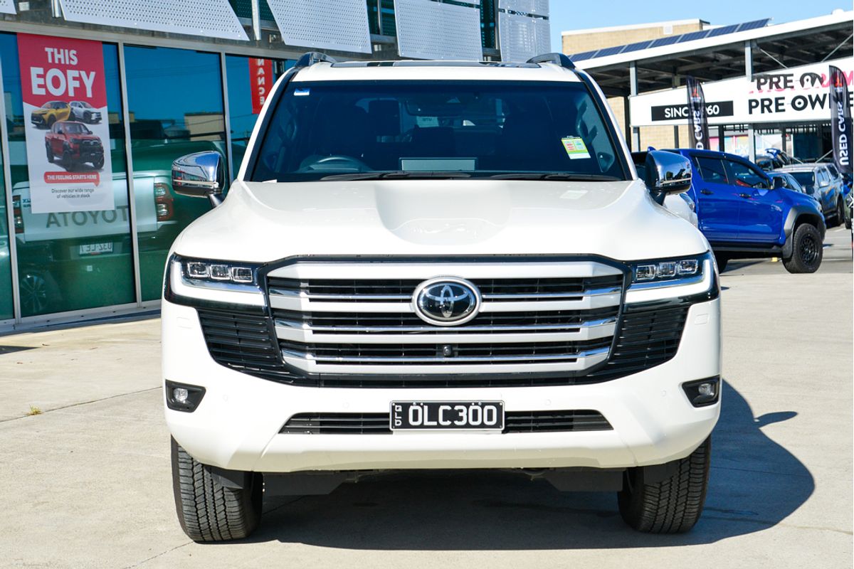 2024 Toyota Landcruiser Sahara FJA300R