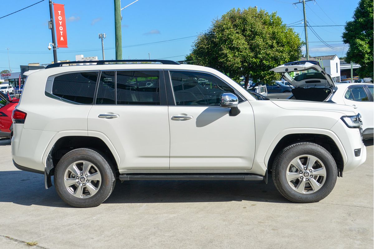 2024 Toyota Landcruiser Sahara FJA300R