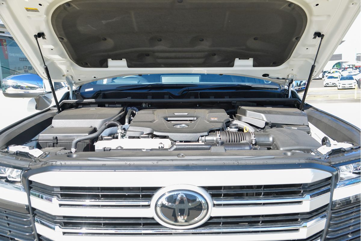 2024 Toyota Landcruiser Sahara FJA300R