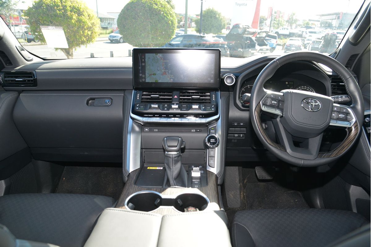2024 Toyota Landcruiser Sahara FJA300R