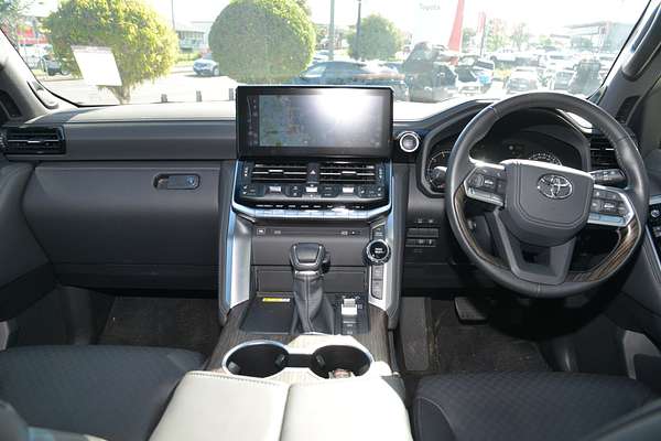 2024 Toyota Landcruiser Sahara FJA300R