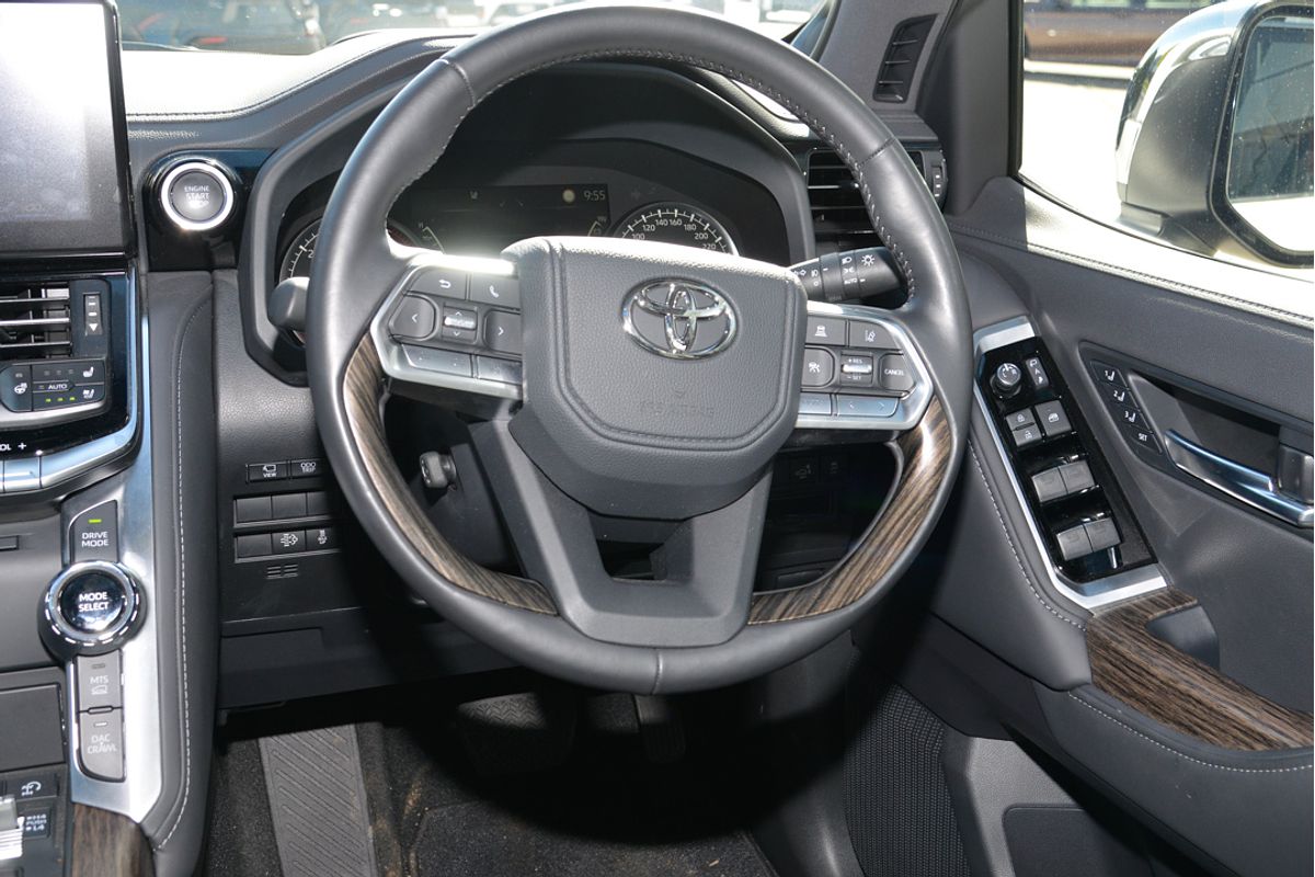 2024 Toyota Landcruiser Sahara FJA300R