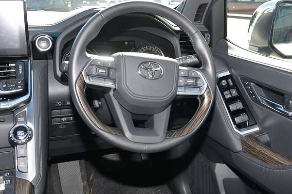 2024 Toyota Landcruiser Sahara FJA300R