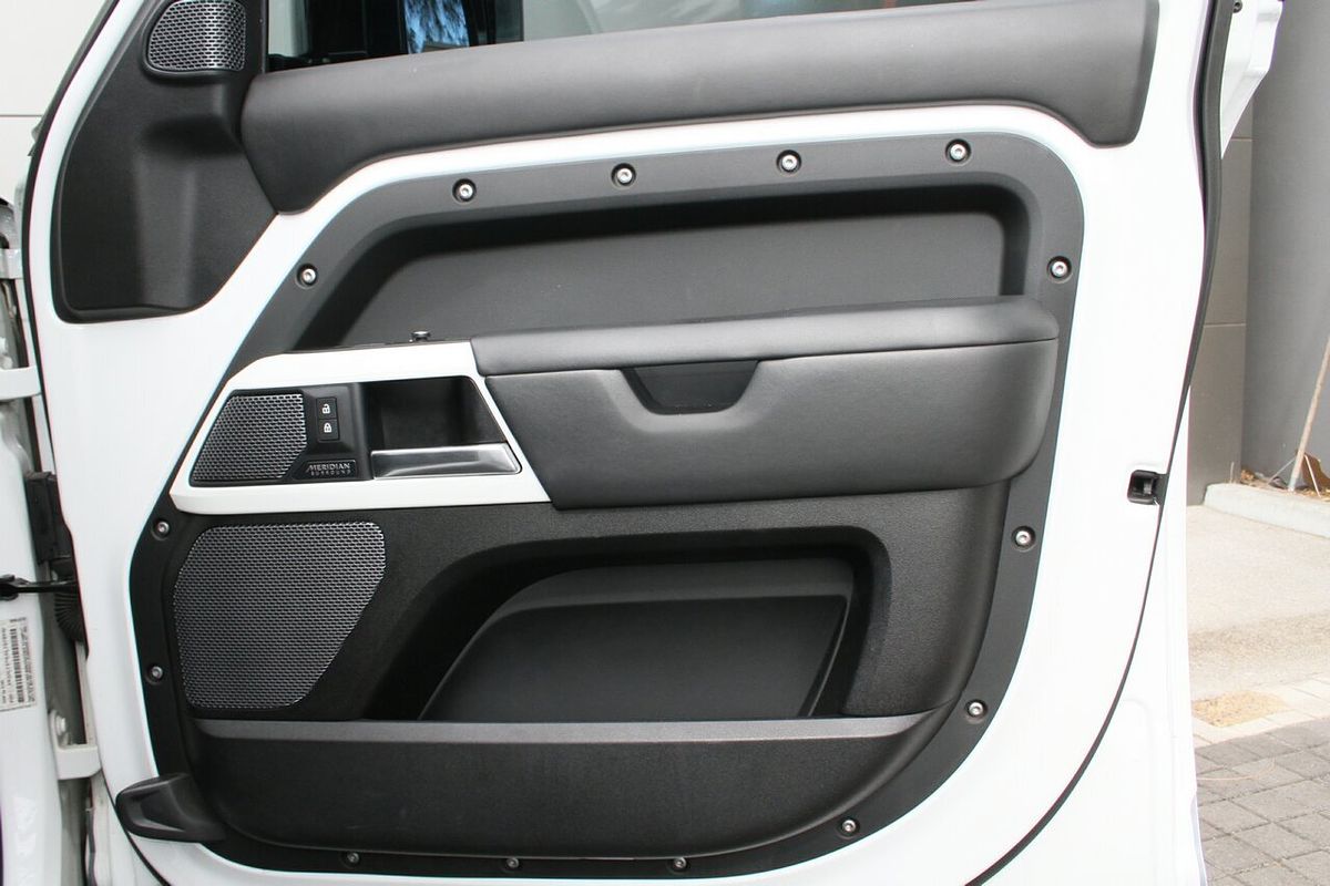 2020 Land Rover Defender 110 P400 HSE L663