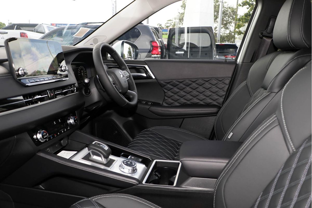2024 Mitsubishi Outlander Exceed ZM