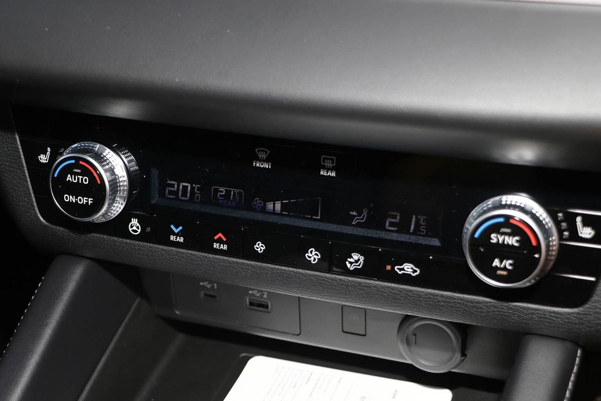 2024 Mitsubishi Outlander Exceed ZM