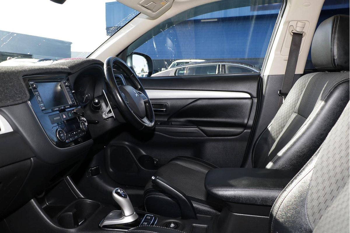 2014 Mitsubishi Outlander PHEV ZJ