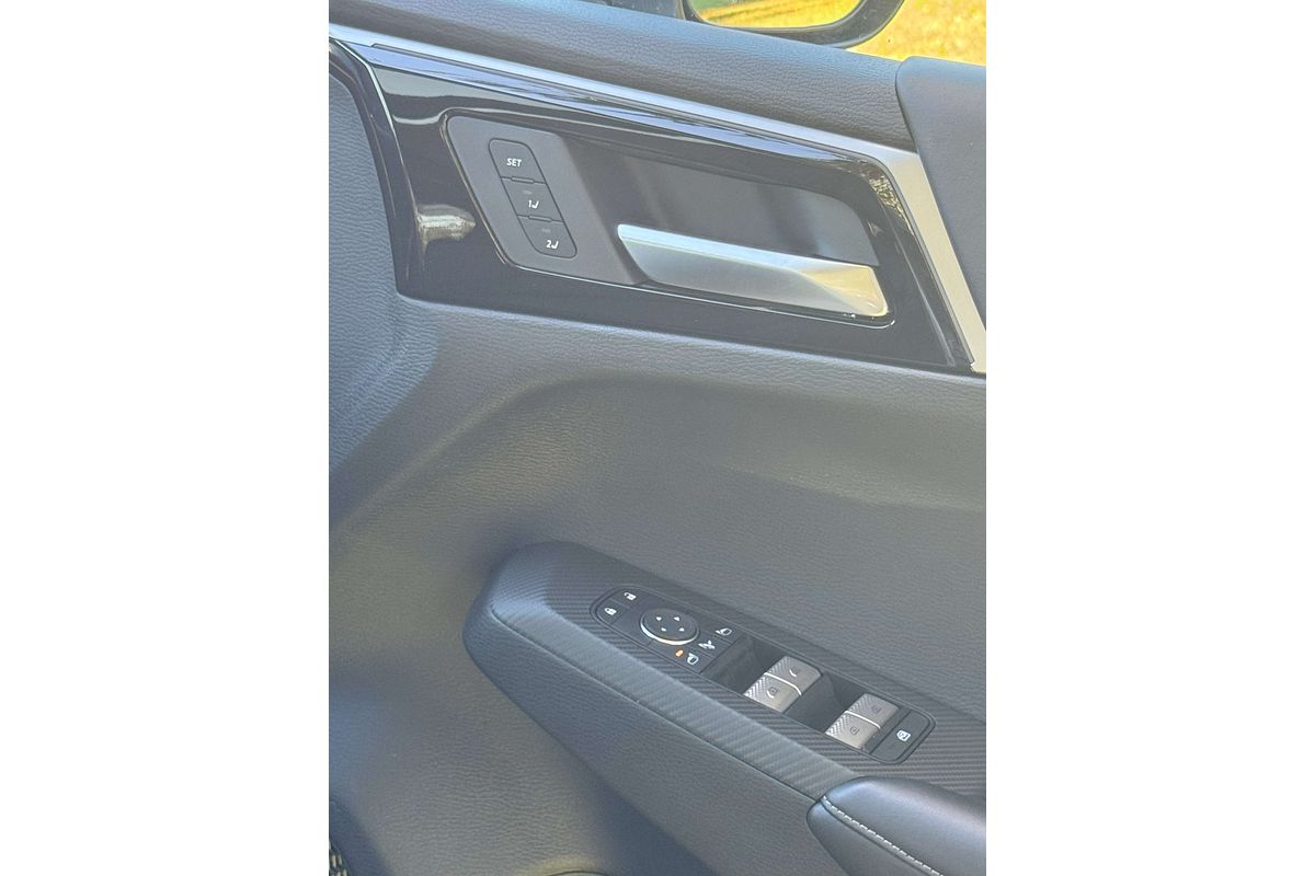 2024 Mitsubishi Outlander Exceed ZM