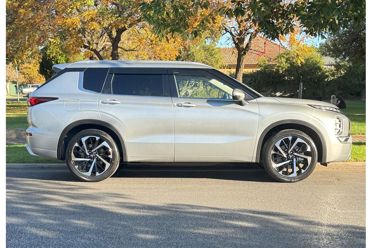 2024 Mitsubishi Outlander Exceed ZM