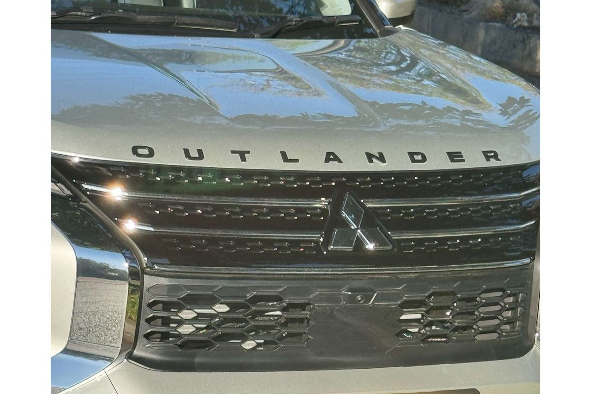 2024 Mitsubishi Outlander Exceed ZM