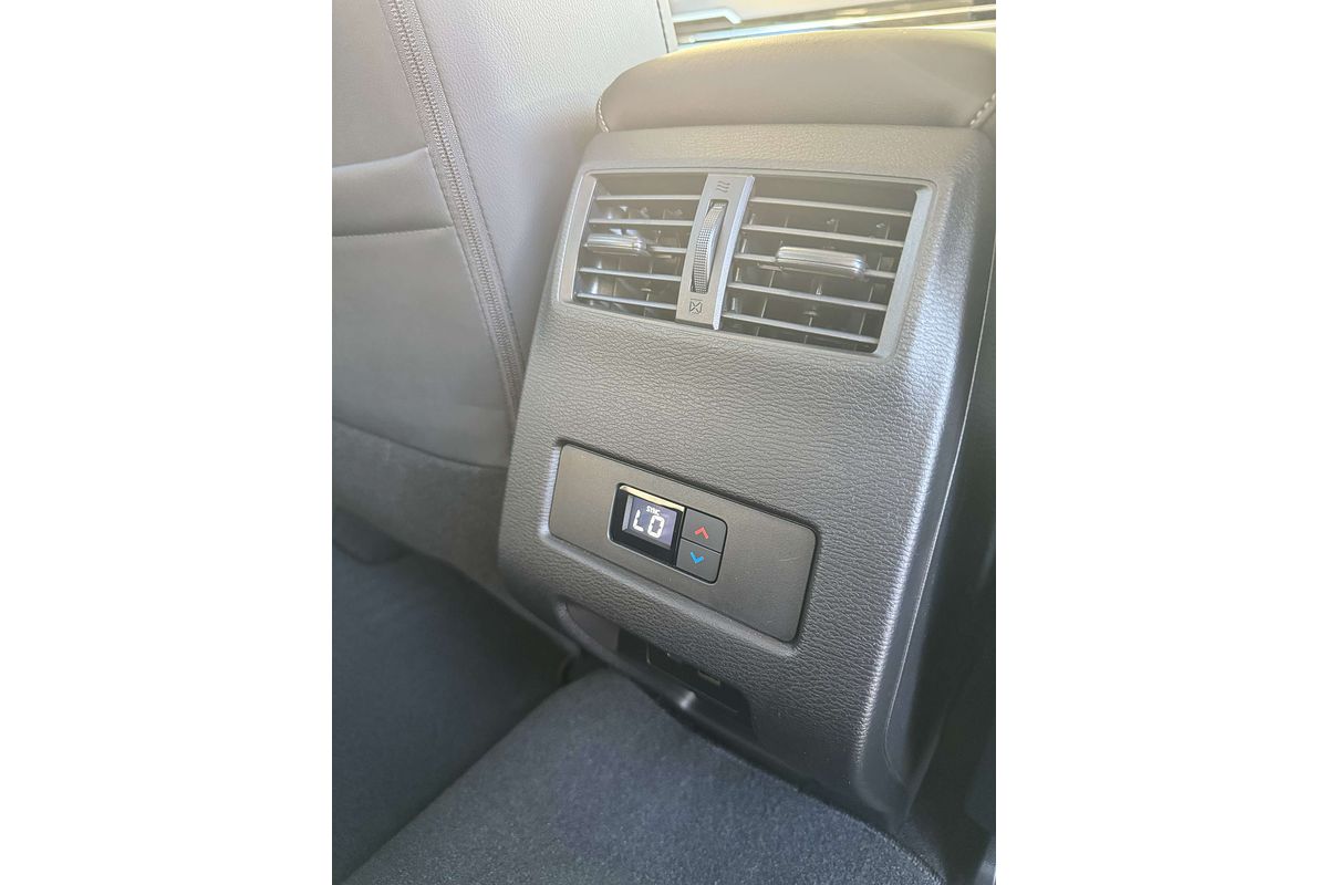 2024 Mitsubishi Outlander Exceed ZM