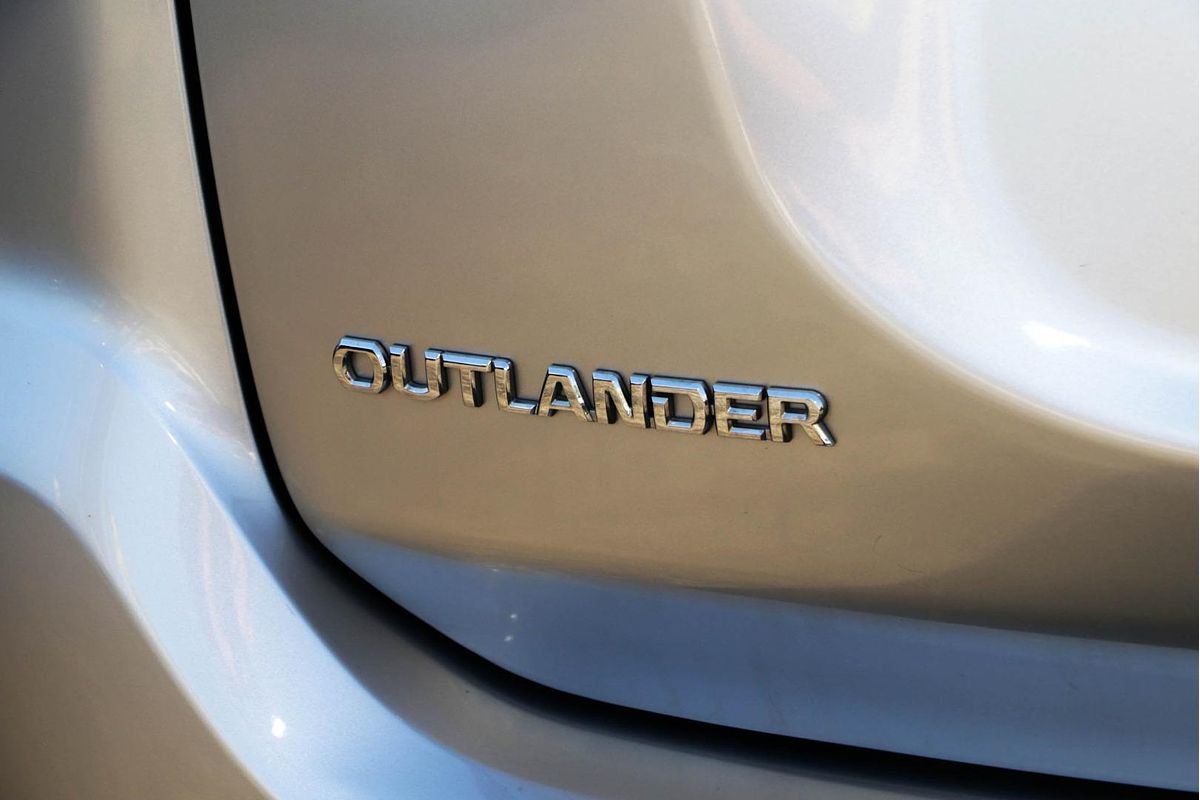 2019 Mitsubishi Outlander ES ADAS ZL