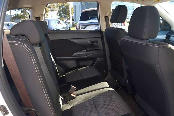 2017 Mitsubishi Outlander LS Safety Pack ZK