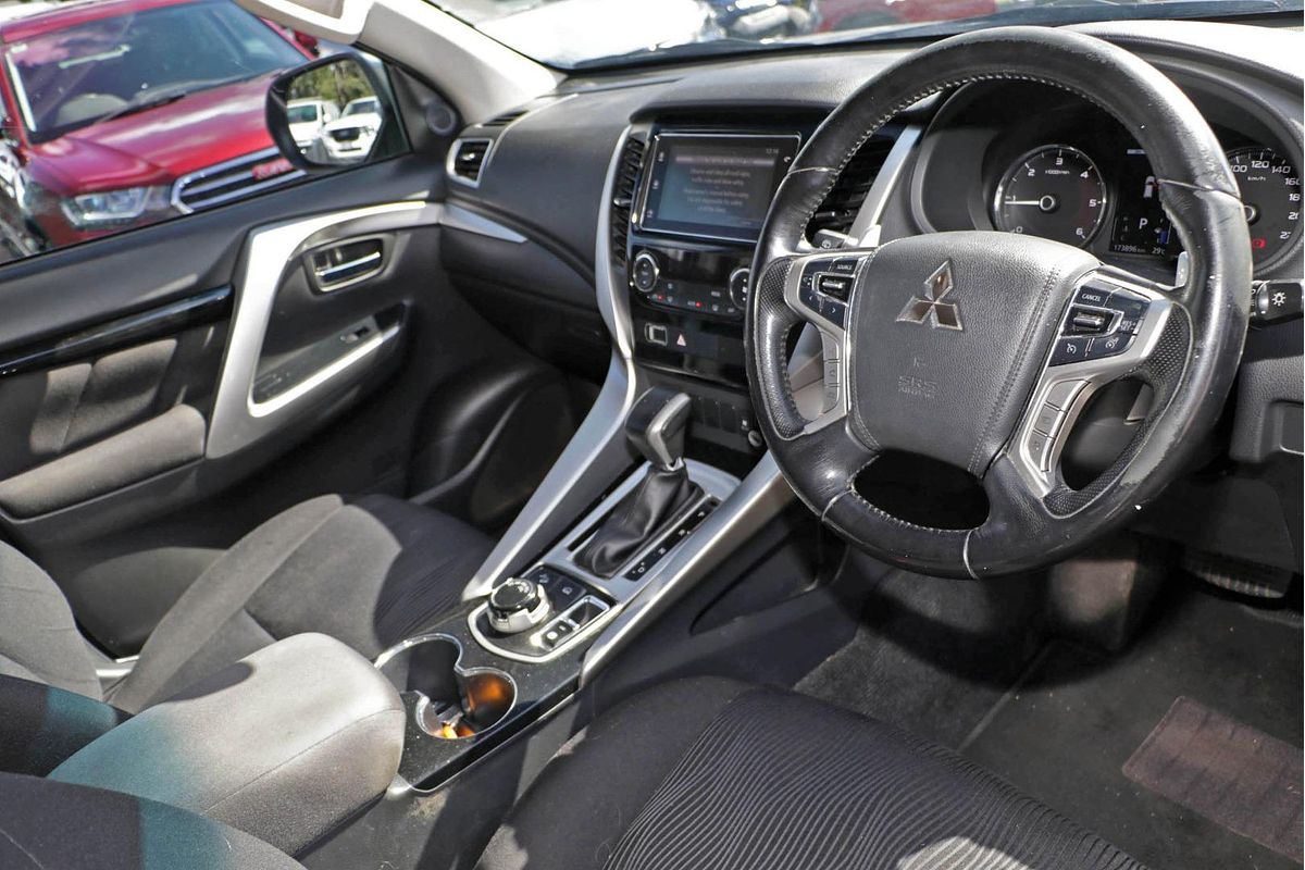 2017 Mitsubishi Pajero Sport GLX QE