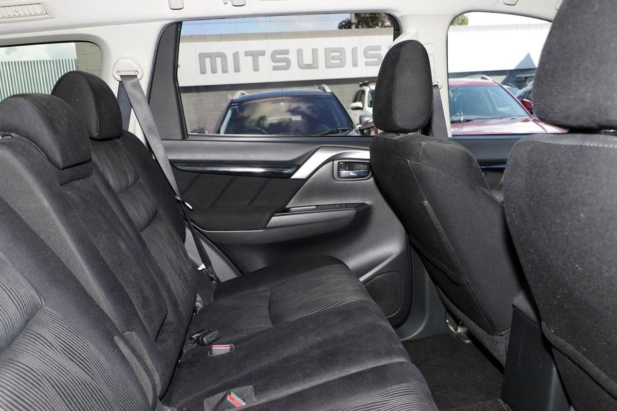 2017 Mitsubishi Pajero Sport GLX QE