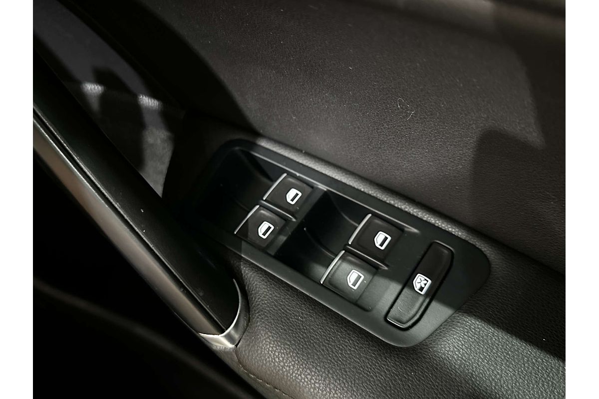 2013 Volkswagen Golf 103TSI Highline 7