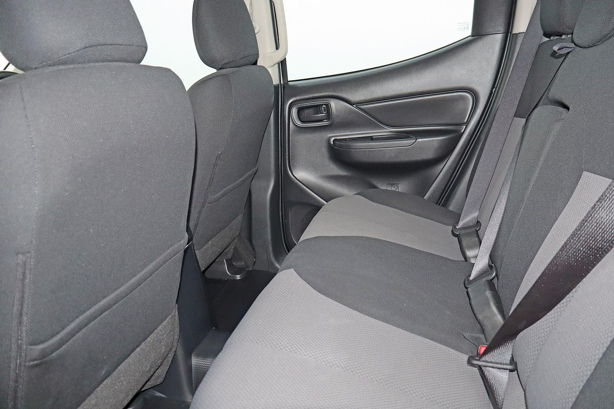 2022 Mitsubishi Triton GLX MR 4X4