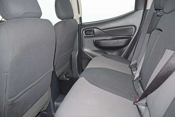 2022 Mitsubishi Triton GLX MR 4X4