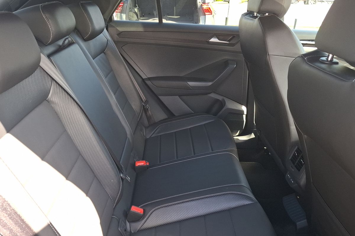 2024 Volkswagen T-Roc 140TSI R-Line D11