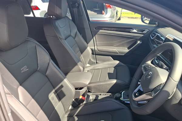 2024 Volkswagen T-Roc 140TSI R-Line D11