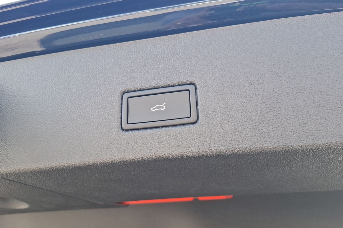2024 Volkswagen T-Roc 140TSI R-Line D11
