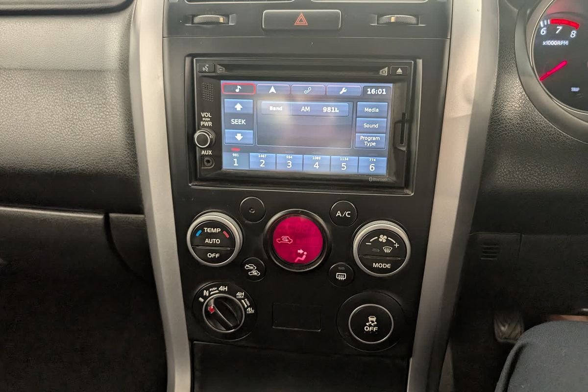 2014 Suzuki Grand Vitara Navigator JB