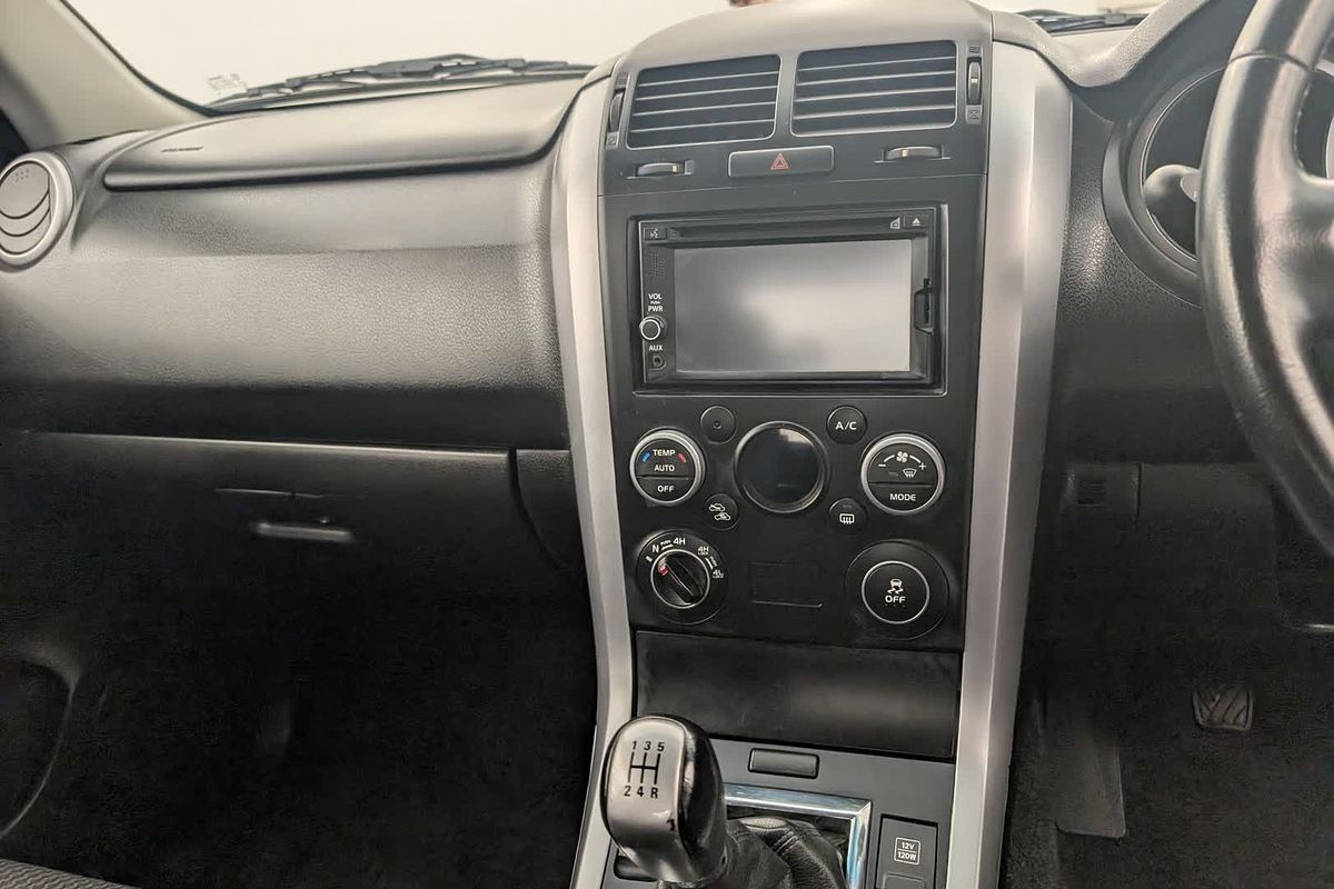 2014 Suzuki Grand Vitara Navigator JB