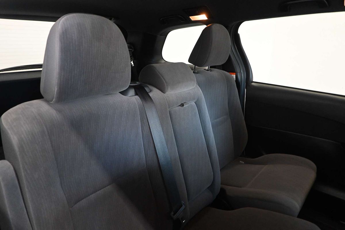 2018 Toyota Tarago GLi ACR50R
