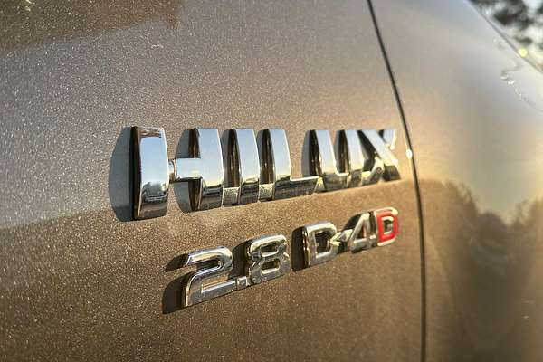 2024 Toyota Hilux SR5 48V GUN126R 4X4