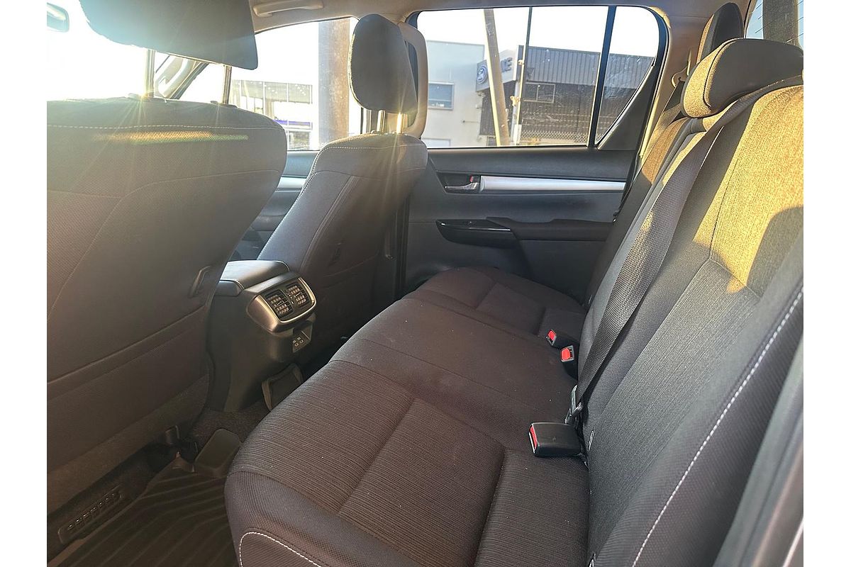 2024 Toyota Hilux SR5 48V GUN126R 4X4