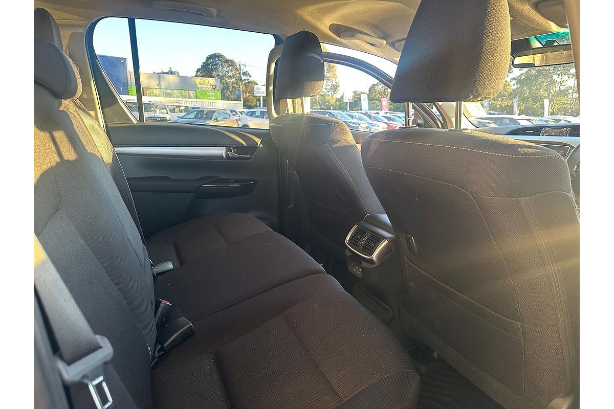 2024 Toyota Hilux SR5 48V GUN126R 4X4