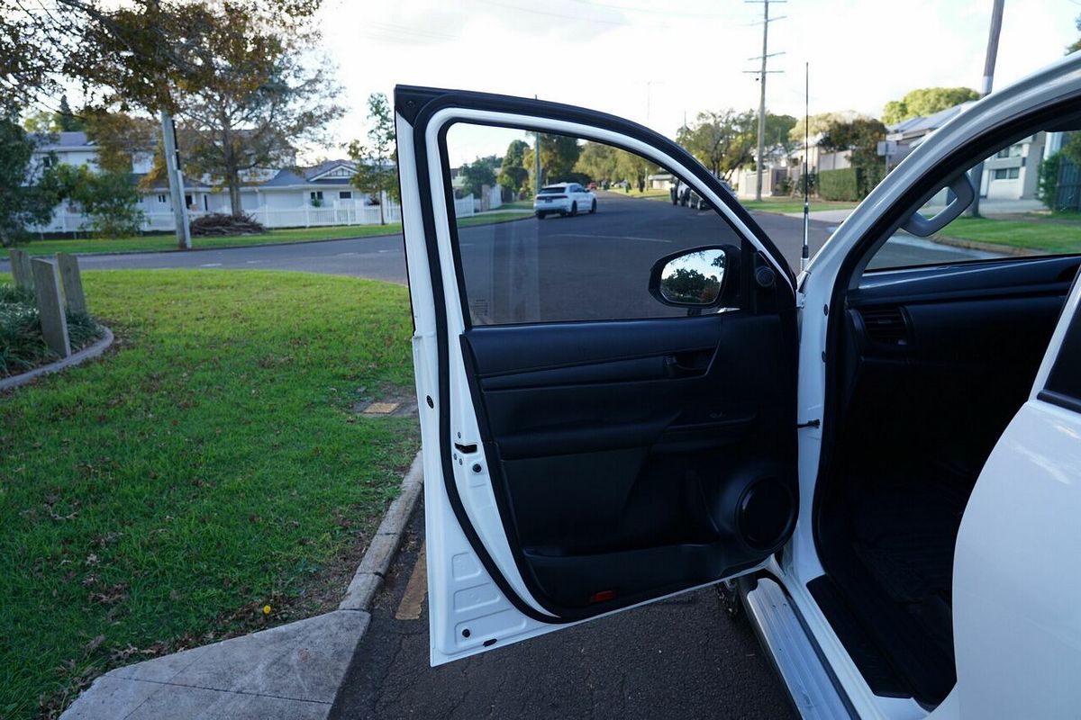 2021 Toyota Hilux SR5+ (4x4) GUN126R Facelift 4X4
