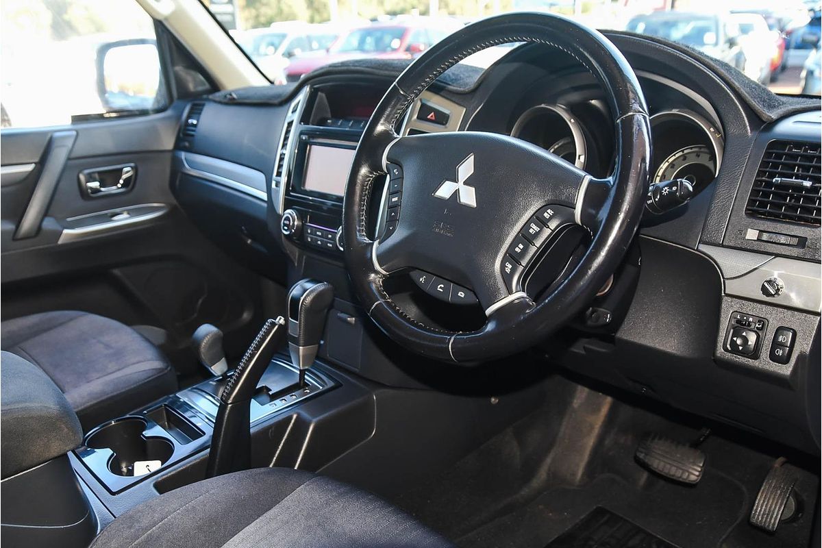 2015 Mitsubishi Pajero GLX NX