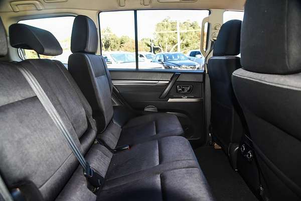 2015 Mitsubishi Pajero GLX NX