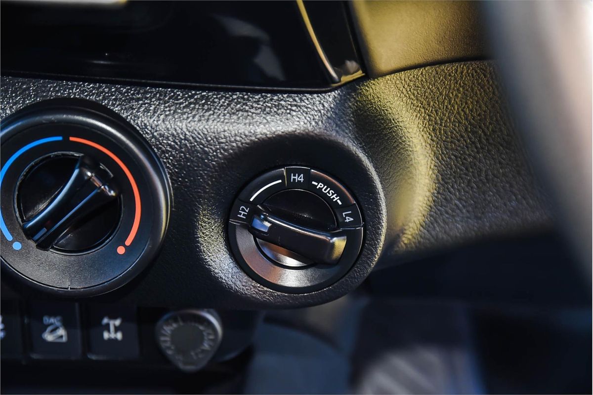 2019 Toyota Hilux SR GUN126R 4X4