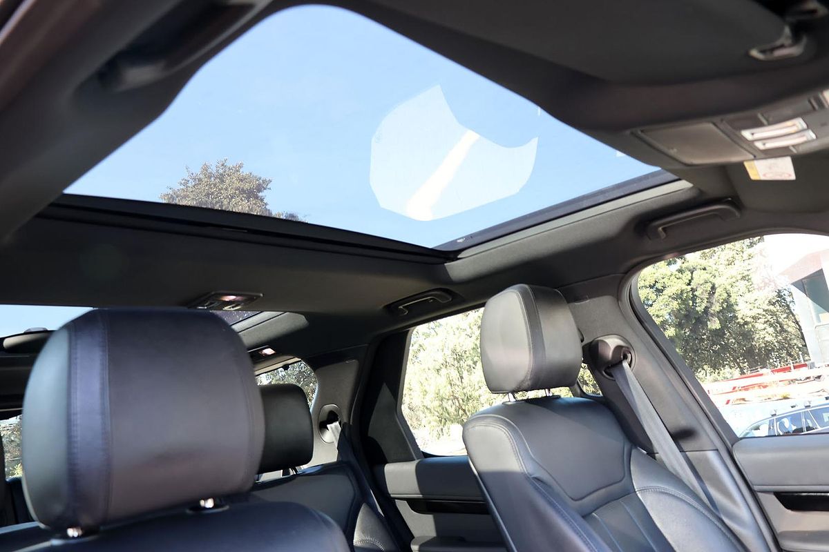 2018 Land Rover Discovery SD6 SE Series 5