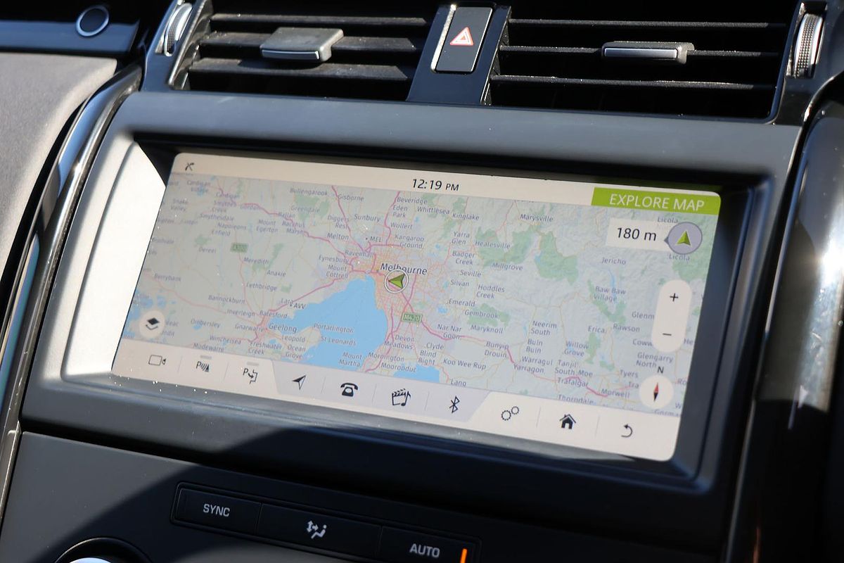 2018 Land Rover Discovery SD6 SE Series 5