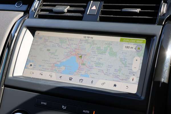 2018 Land Rover Discovery SD6 SE Series 5