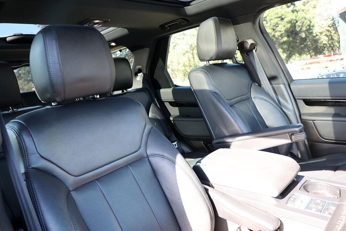 2018 Land Rover Discovery SD6 SE Series 5