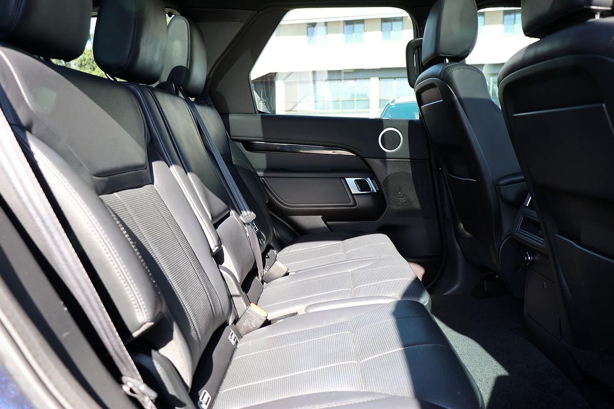 2018 Land Rover Discovery SD6 SE Series 5
