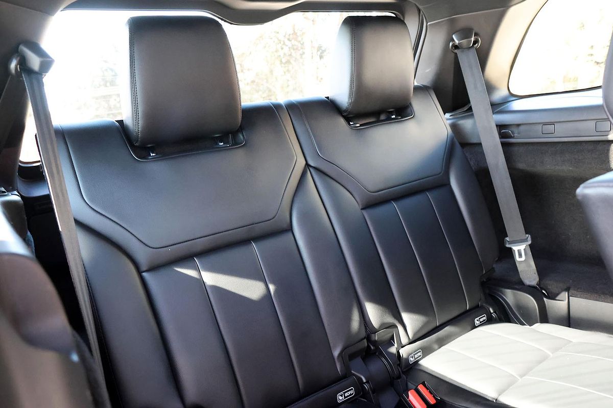2018 Land Rover Discovery SD6 SE Series 5