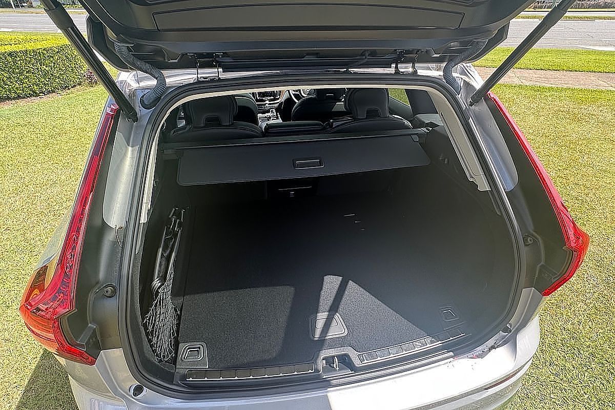 2023 Volvo XC60 Ultimate B5 Bright
