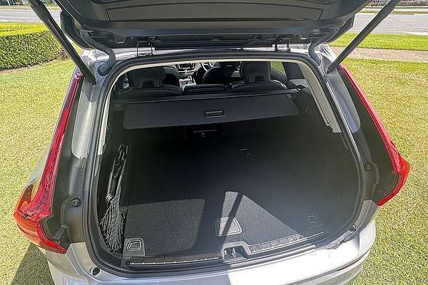 2023 Volvo XC60 Ultimate B5 Bright